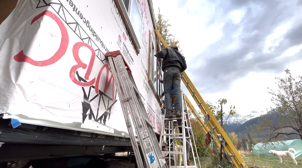 Community helping family build tiny home in Bigfork - Vimarsana News